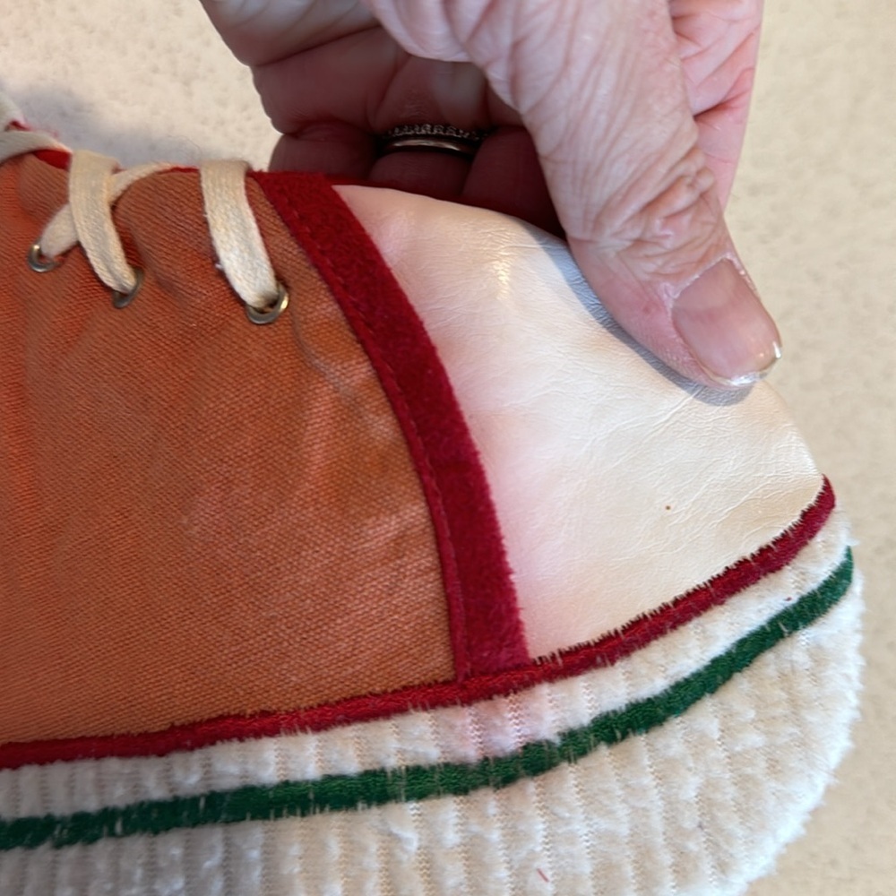 vintage basketball high top shoe christmas stocking with shoe lace green sock - Picture 9 of 9